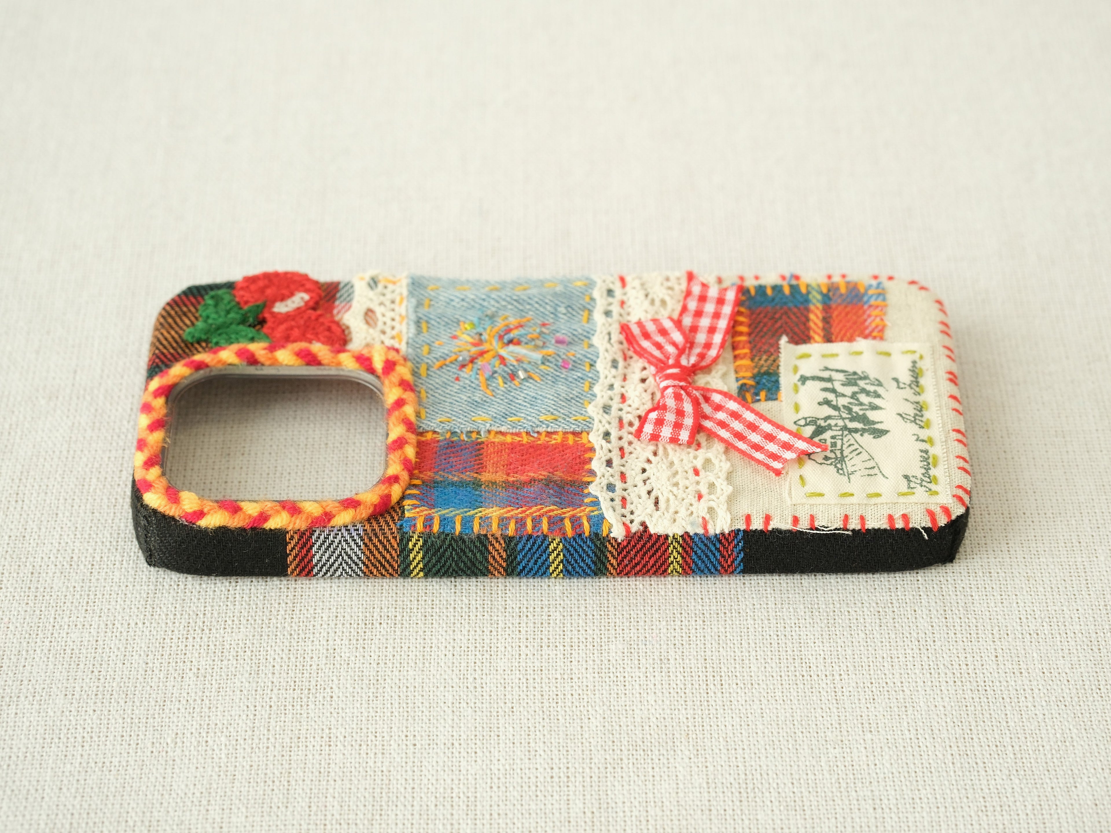 Cover Patchwork Ricamata a Mano – Ciliegie, Fuochi d'Artificio