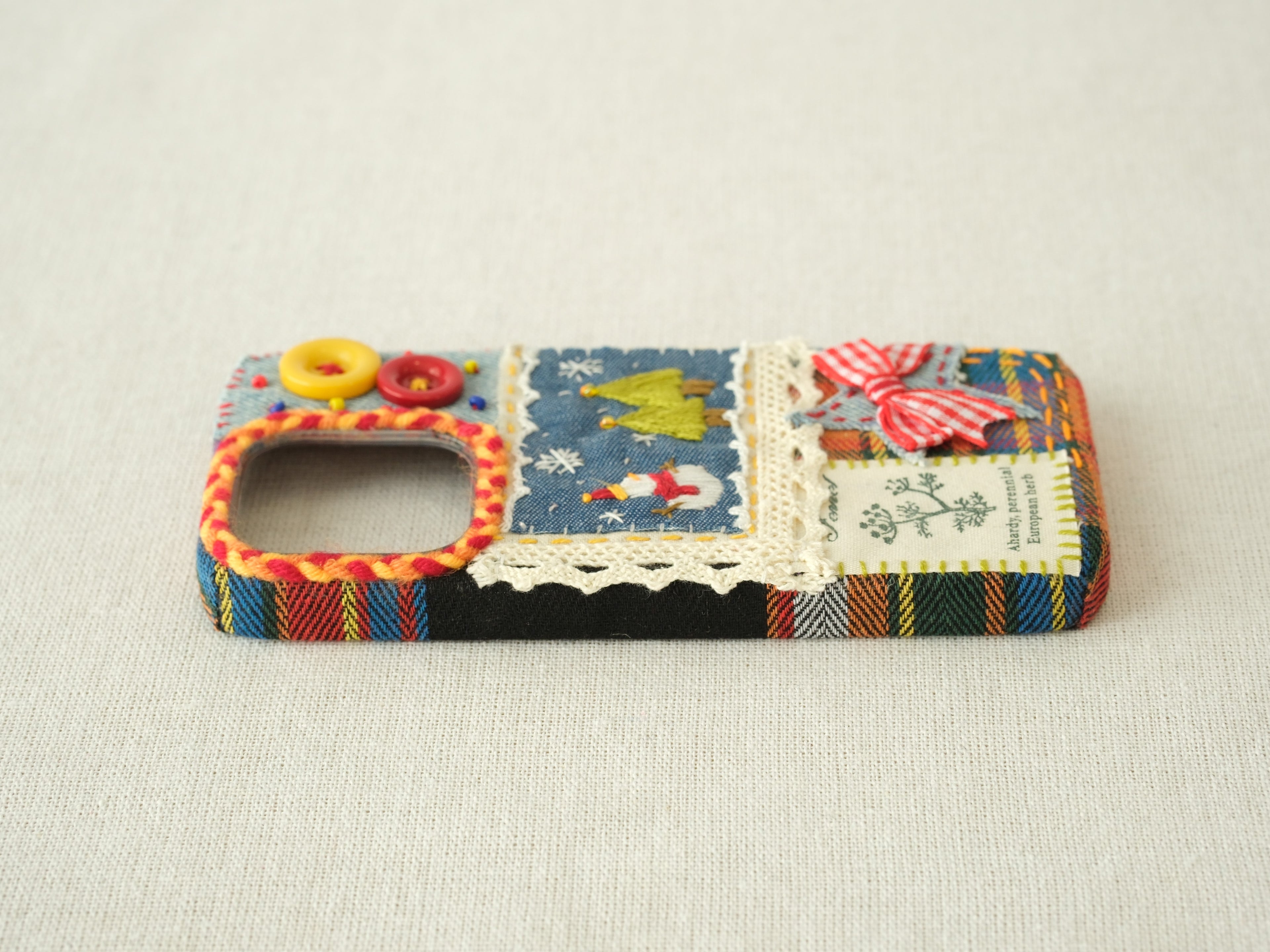 Cover Patchwork Ricamata a Mano – Pupazzo di Neve, Alberi